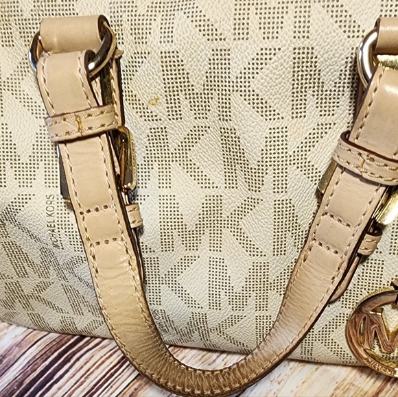 Michael Kors bag - Picture 3 of 9